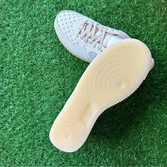 Nike Air Force 1 ‘07 Summit White / Pure Platinum Stars - Picture 8 of 8